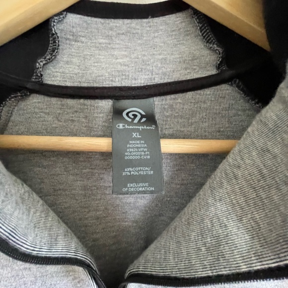 Champion Quarter Zip - Picture 4 of 4